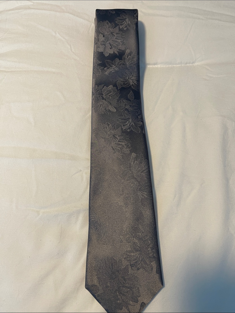 Robert Graham Tonal Silver/Grey Floral Jacquard Tie